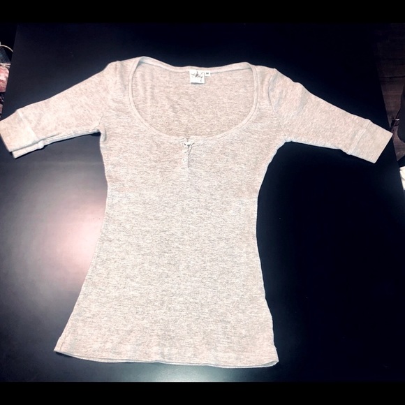 Meringue scoop neck crystal button 3/4 sleeve top - Picture 10 of 12